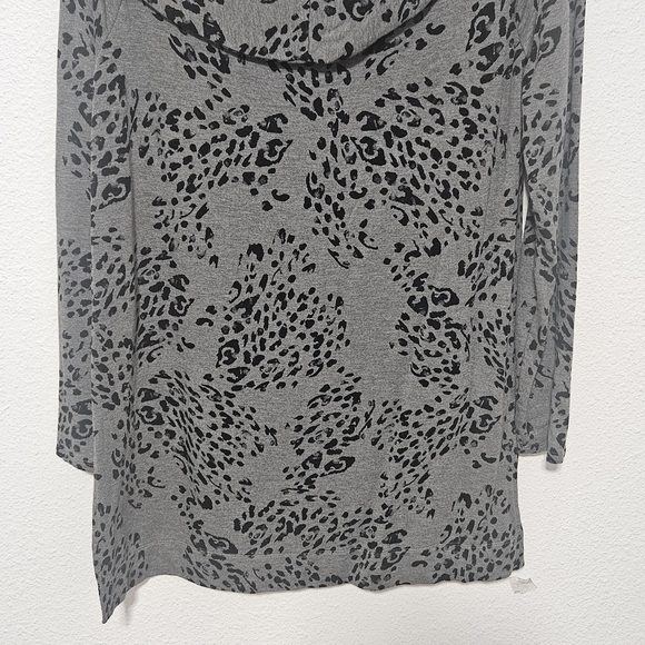 Chico's leopard off the shoulder top size 0=small - Picture 8 of 10